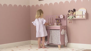 Holzküche – rosa