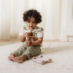 Ziehspielzeug Rehkitz mit Holzwagen – Fairy Garden