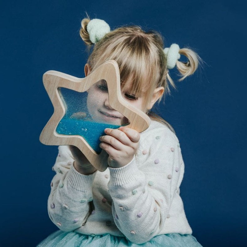 Sensorischer Stern leuchtet im Dunkeln mit buntem Glitzer und einer einzigartigen Form für spielerisches Lernen